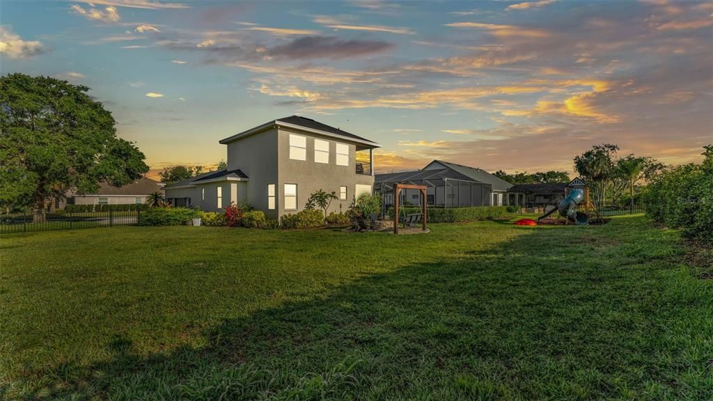 合同活跃: $835,000 (5 贝兹, 4 浴室, 3333 平方英尺)