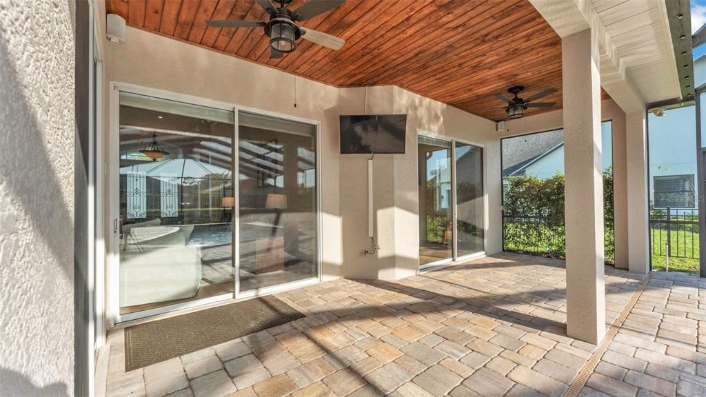 合同活跃: $835,000 (5 贝兹, 4 浴室, 3333 平方英尺)