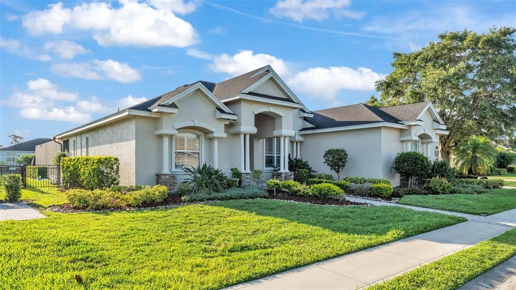 合同活跃: $835,000 (5 贝兹, 4 浴室, 3333 平方英尺)