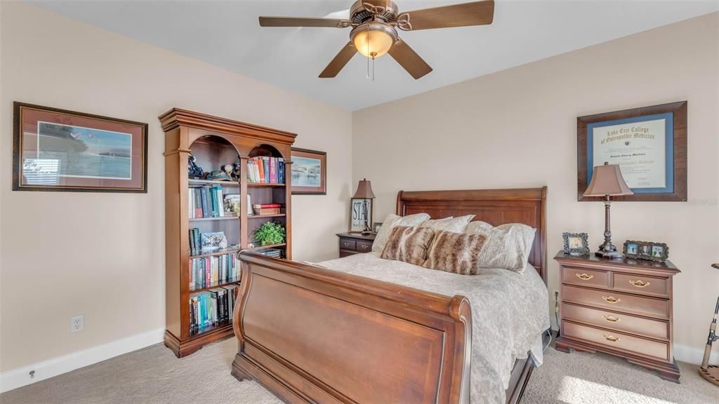 合同活跃: $835,000 (5 贝兹, 4 浴室, 3333 平方英尺)