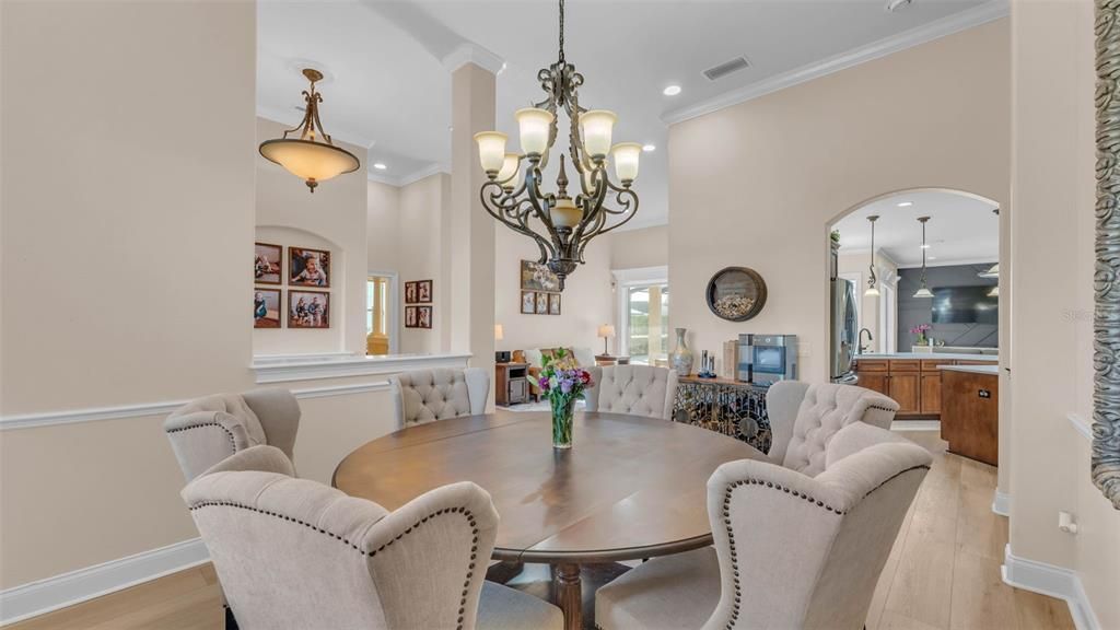 合同活跃: $835,000 (5 贝兹, 4 浴室, 3333 平方英尺)