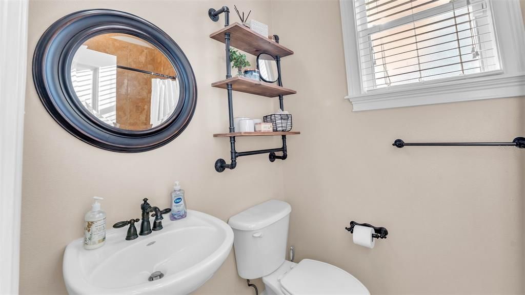 合同活跃: $835,000 (5 贝兹, 4 浴室, 3333 平方英尺)