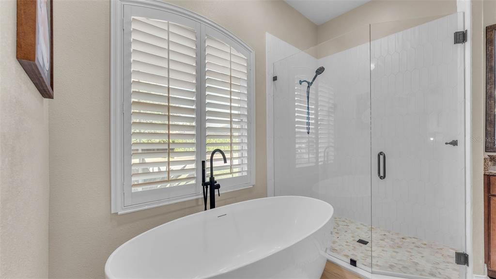 合同活跃: $835,000 (5 贝兹, 4 浴室, 3333 平方英尺)