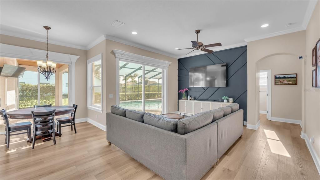 合同活跃: $835,000 (5 贝兹, 4 浴室, 3333 平方英尺)