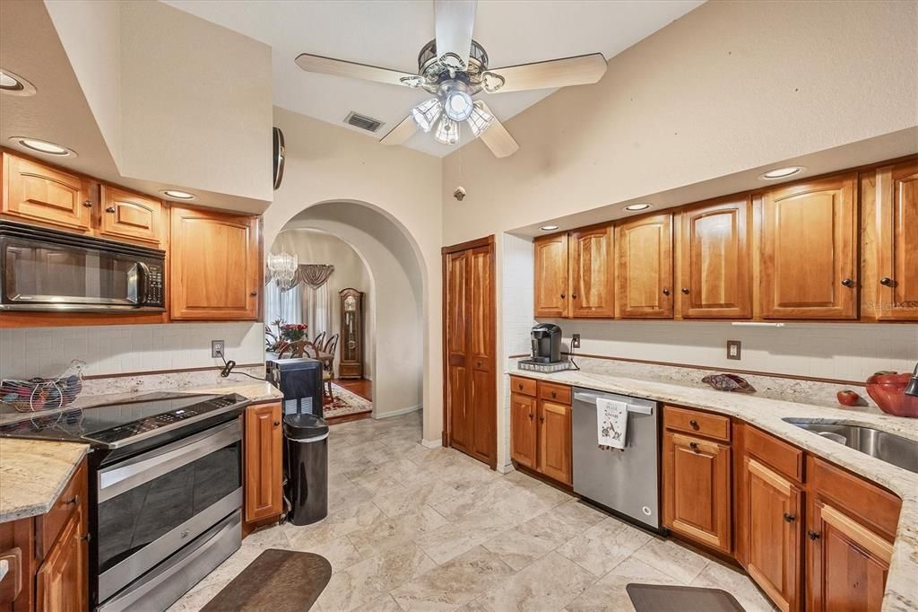 For Sale: $934,900 (4 beds, 3 baths, 5074 Square Feet)