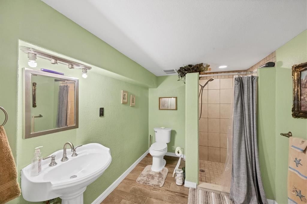 For Sale: $934,900 (4 beds, 3 baths, 5074 Square Feet)