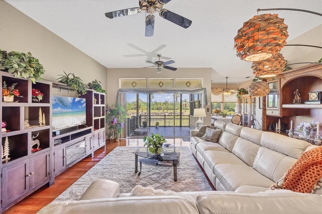 For Sale: $934,900 (4 beds, 3 baths, 5074 Square Feet)