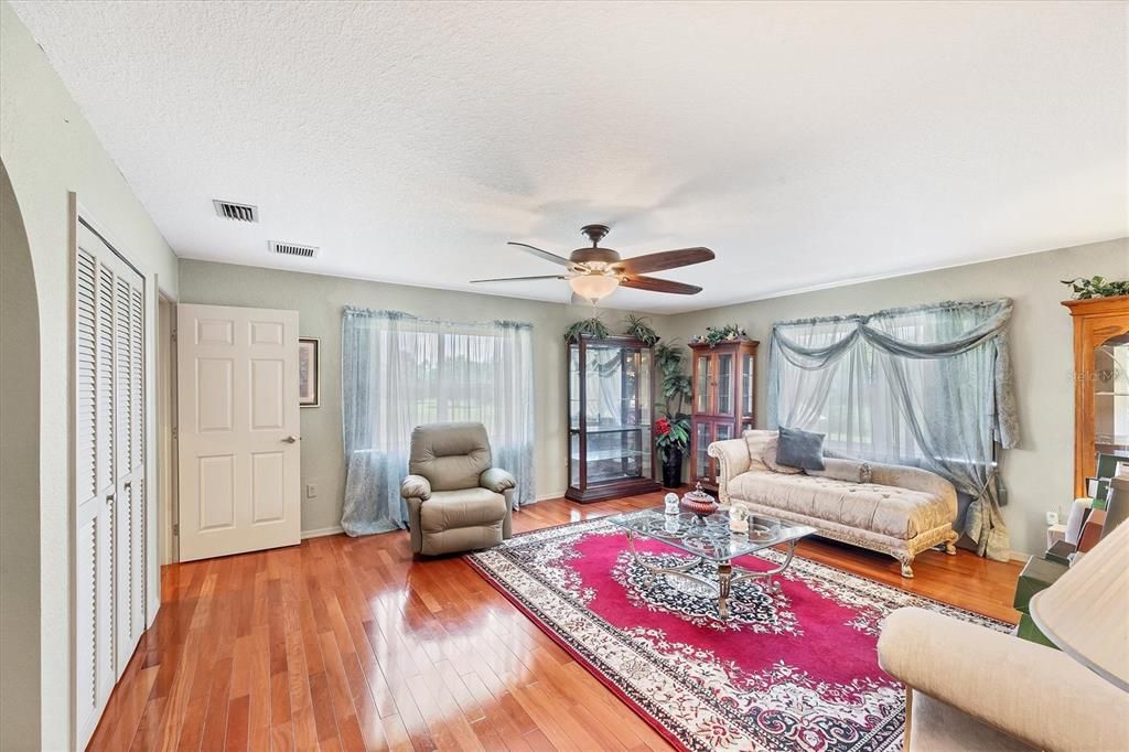 For Sale: $934,900 (4 beds, 3 baths, 5074 Square Feet)