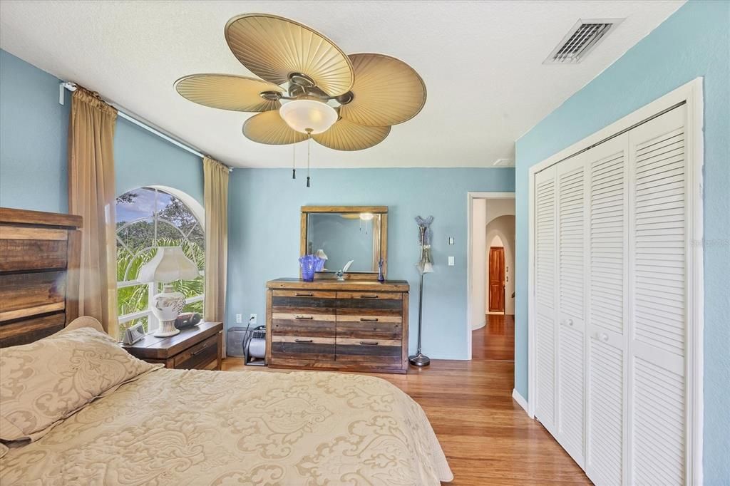 For Sale: $934,900 (4 beds, 3 baths, 5074 Square Feet)