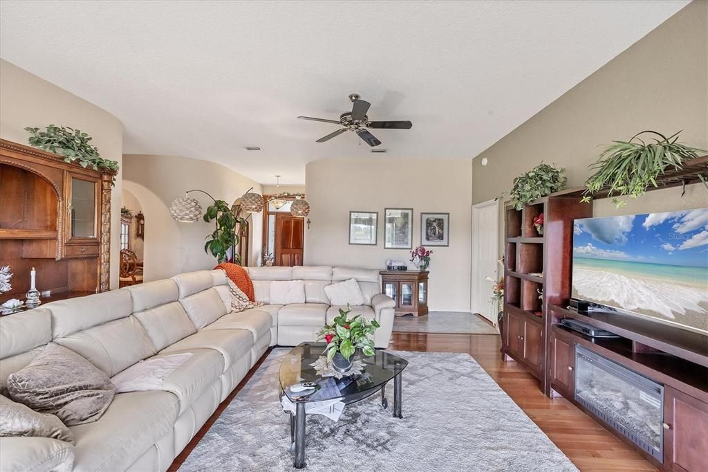 For Sale: $934,900 (4 beds, 3 baths, 5074 Square Feet)