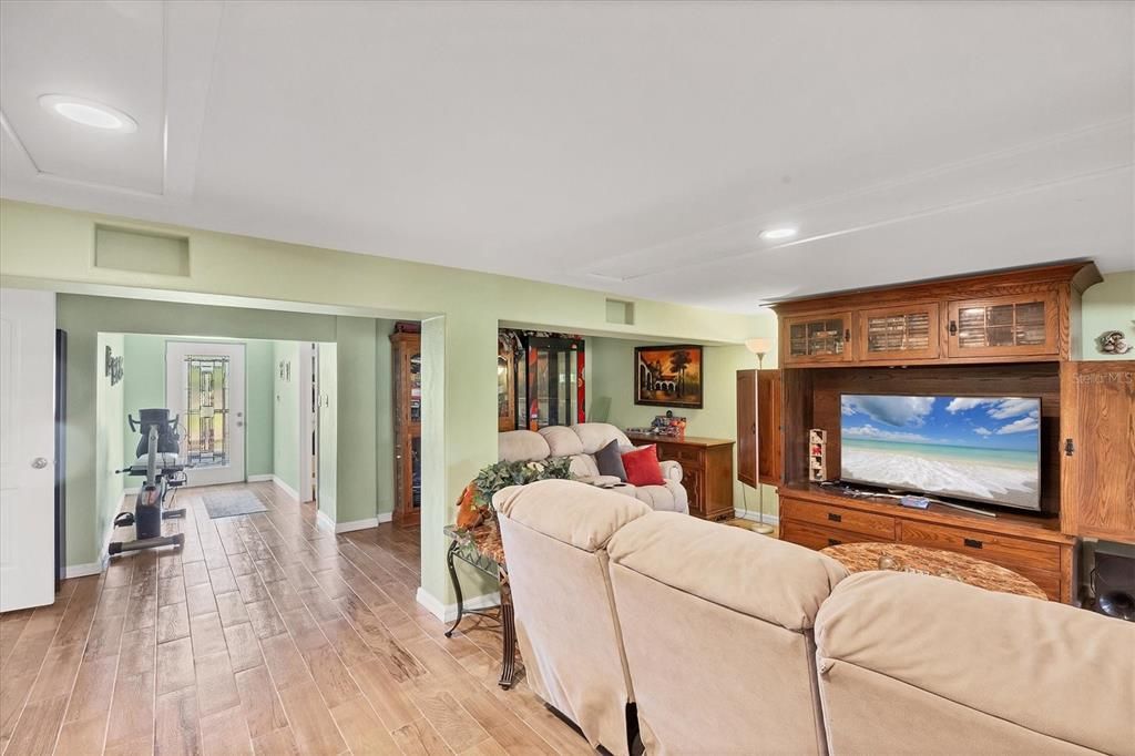 For Sale: $934,900 (4 beds, 3 baths, 5074 Square Feet)