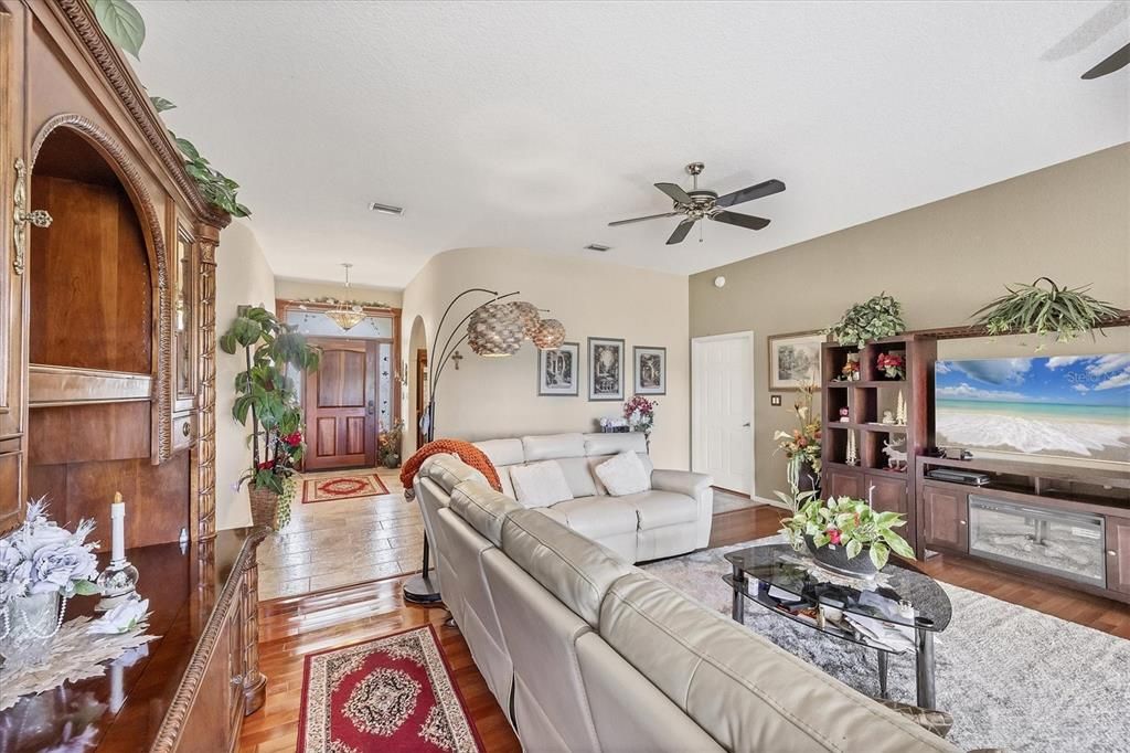 For Sale: $934,900 (4 beds, 3 baths, 5074 Square Feet)