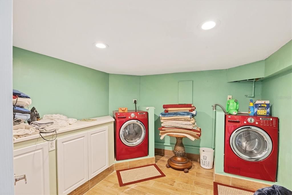 For Sale: $934,900 (4 beds, 3 baths, 5074 Square Feet)