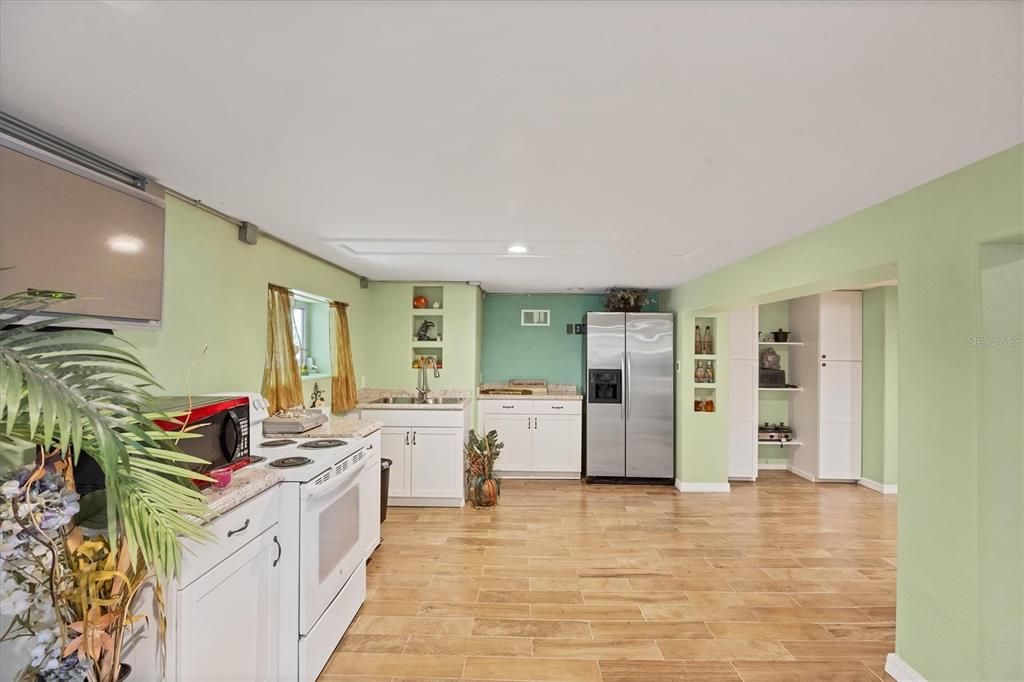 For Sale: $934,900 (4 beds, 3 baths, 5074 Square Feet)