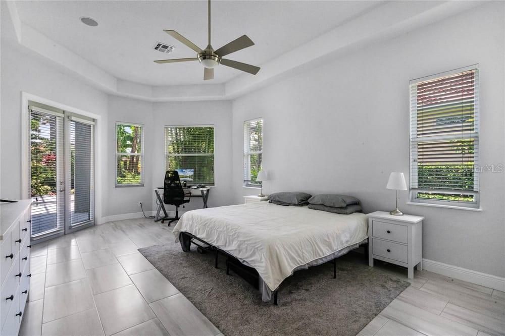 出租: $7,000 (6 贝兹, 5 浴室, 3485 平方英尺)