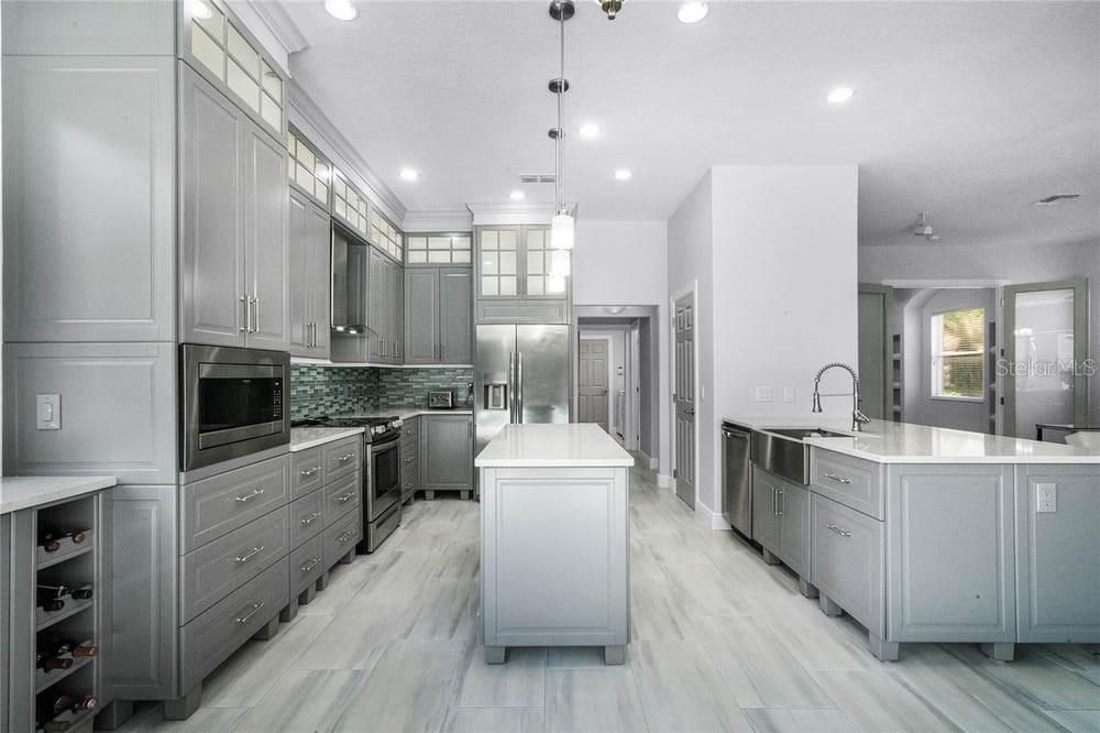 出租: $7,000 (6 贝兹, 5 浴室, 3485 平方英尺)