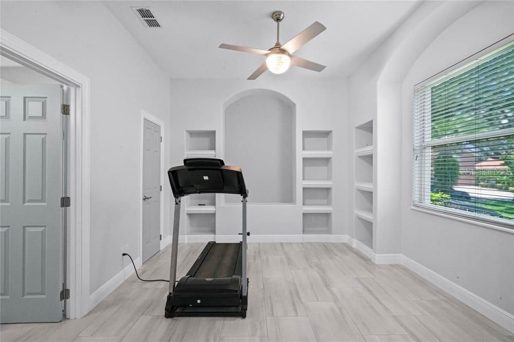 出租: $7,000 (6 贝兹, 5 浴室, 3485 平方英尺)