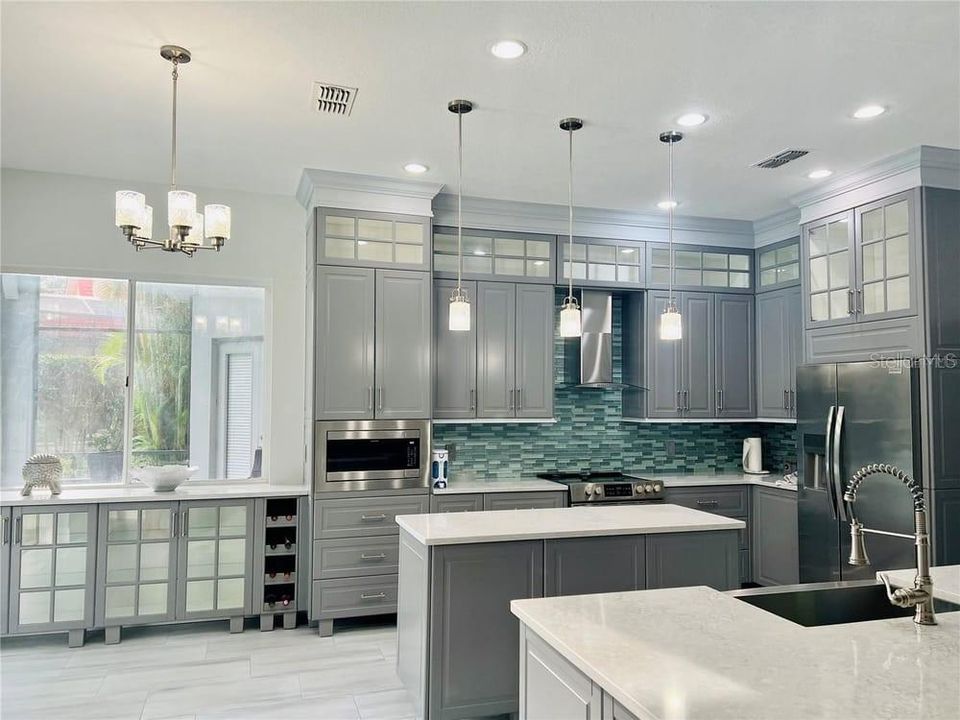 出租: $7,000 (6 贝兹, 5 浴室, 3485 平方英尺)