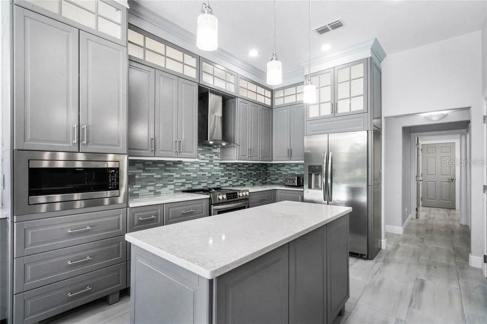 出租: $7,000 (6 贝兹, 5 浴室, 3485 平方英尺)