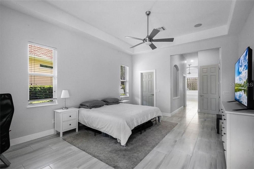 出租: $7,000 (6 贝兹, 5 浴室, 3485 平方英尺)