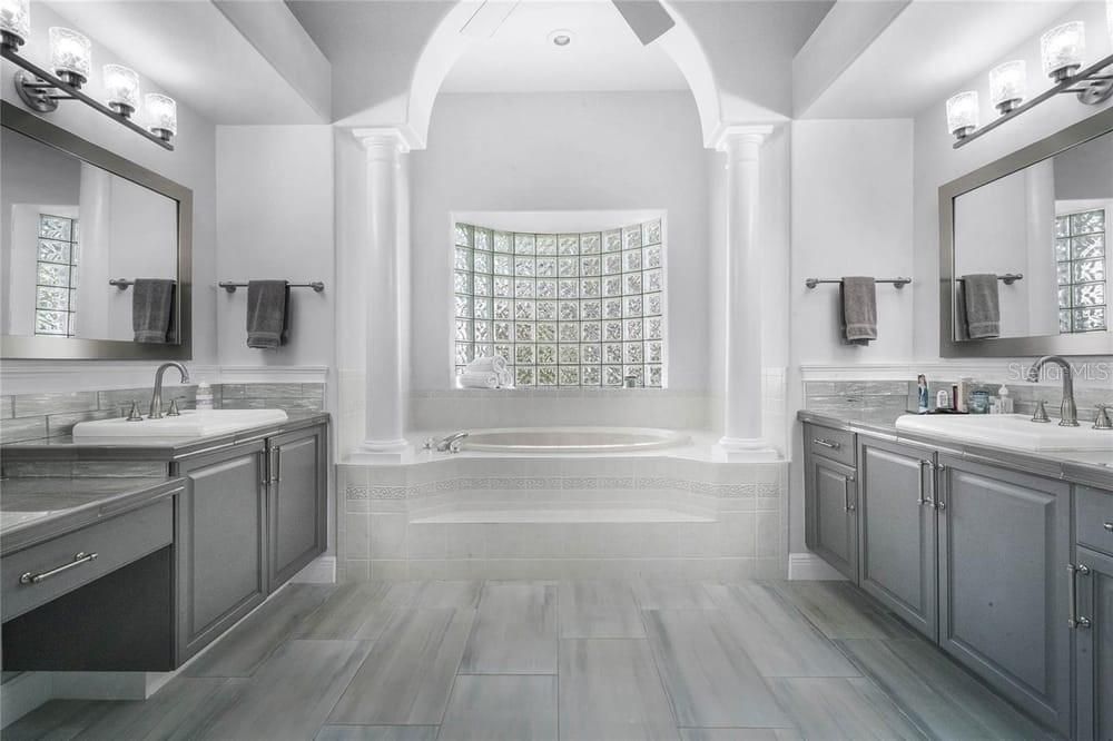 出租: $7,000 (6 贝兹, 5 浴室, 3485 平方英尺)