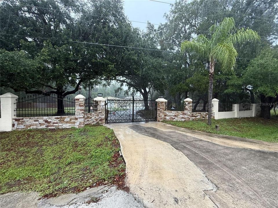 For Sale: $595,000 (4 beds, 4 baths, 1775 Square Feet)