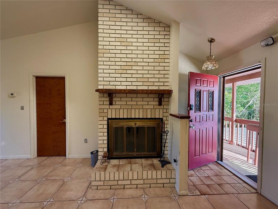 For Sale: $595,000 (4 beds, 4 baths, 1775 Square Feet)