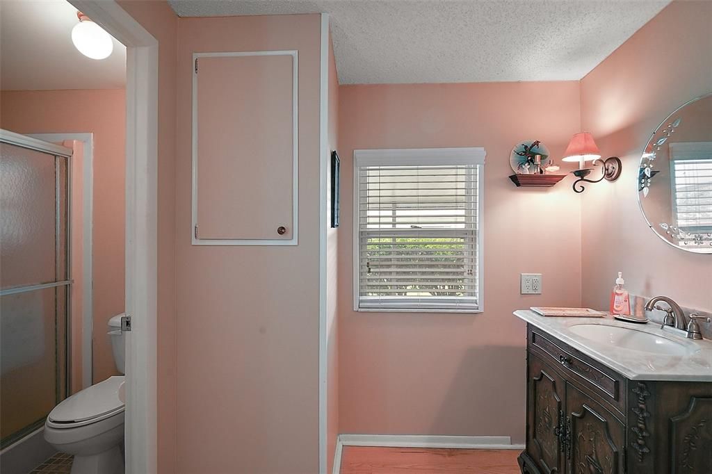 Active With Contract: $159,900 (2 beds, 2 baths, 1144 Square Feet)