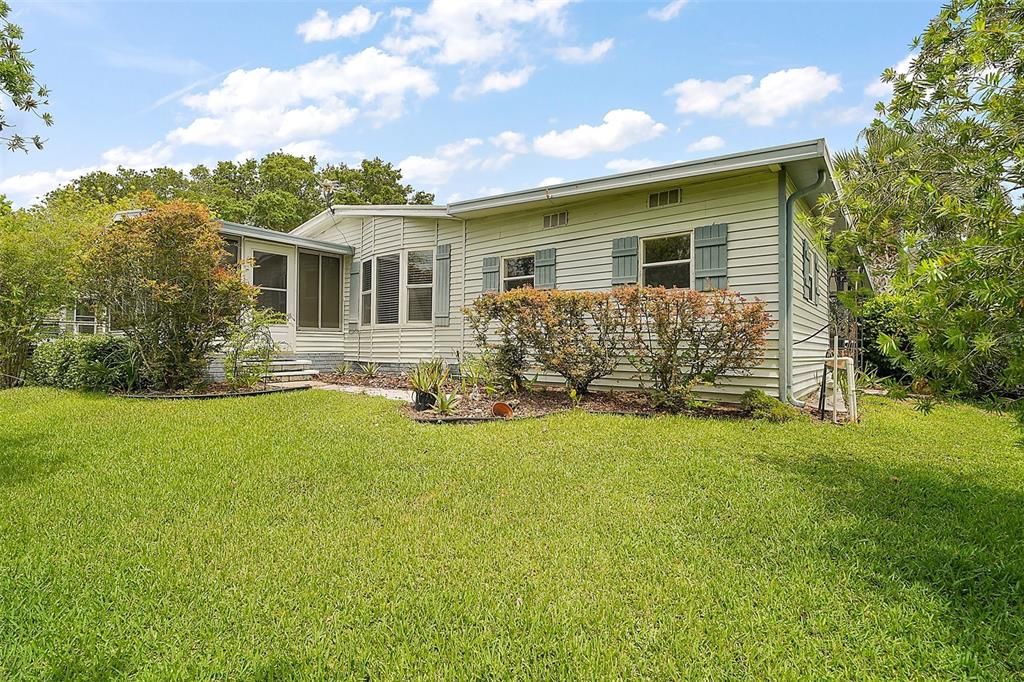 Active With Contract: $159,900 (2 beds, 2 baths, 1144 Square Feet)