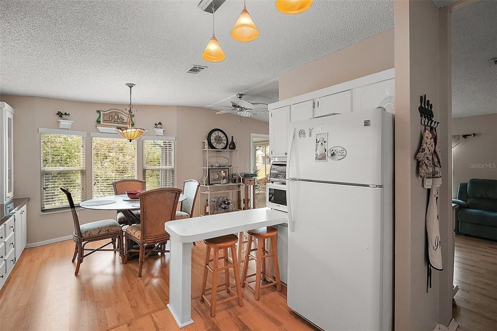 Active With Contract: $159,900 (2 beds, 2 baths, 1144 Square Feet)