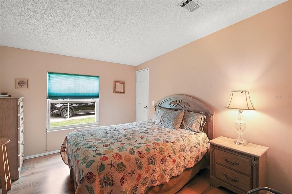 Active With Contract: $159,900 (2 beds, 2 baths, 1144 Square Feet)