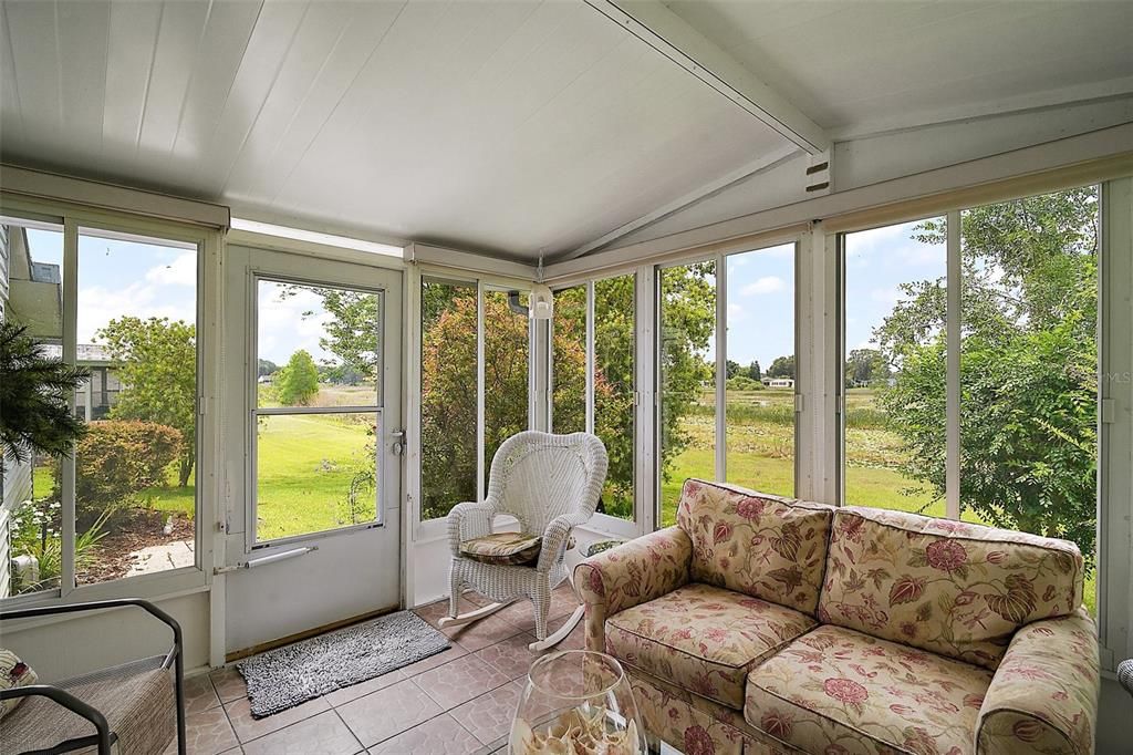 Active With Contract: $159,900 (2 beds, 2 baths, 1144 Square Feet)