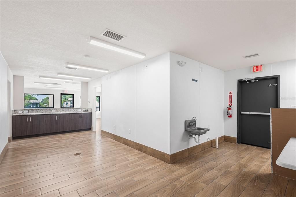 待售: $450,000 (0 贝兹, 0 浴室, 1177 平方英尺)