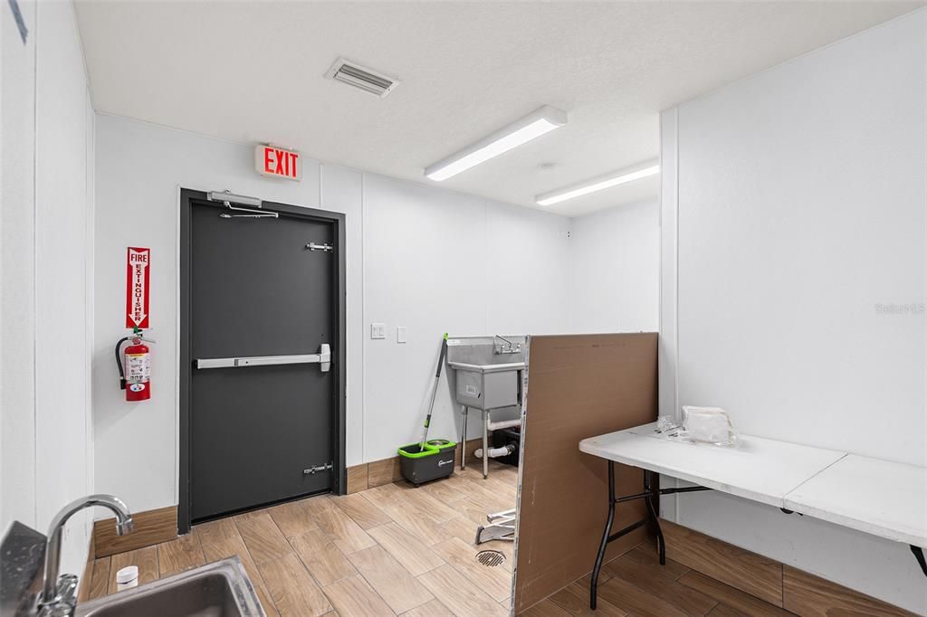 待售: $450,000 (0 贝兹, 0 浴室, 1177 平方英尺)