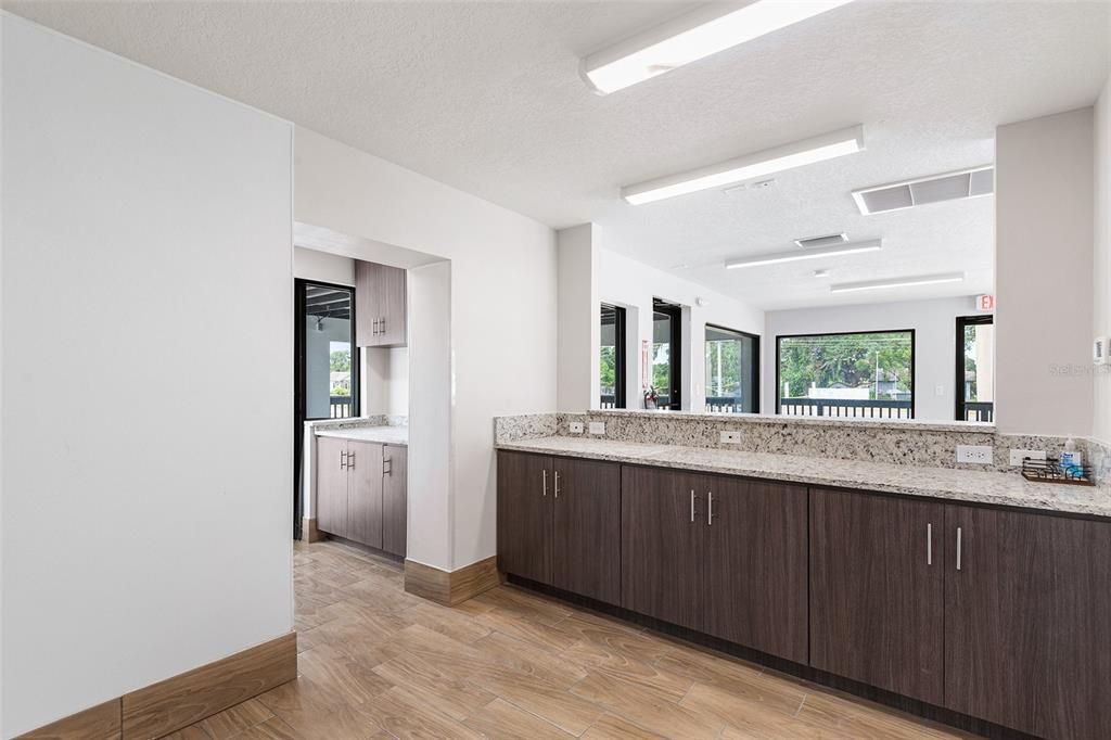 待售: $450,000 (0 贝兹, 0 浴室, 1177 平方英尺)