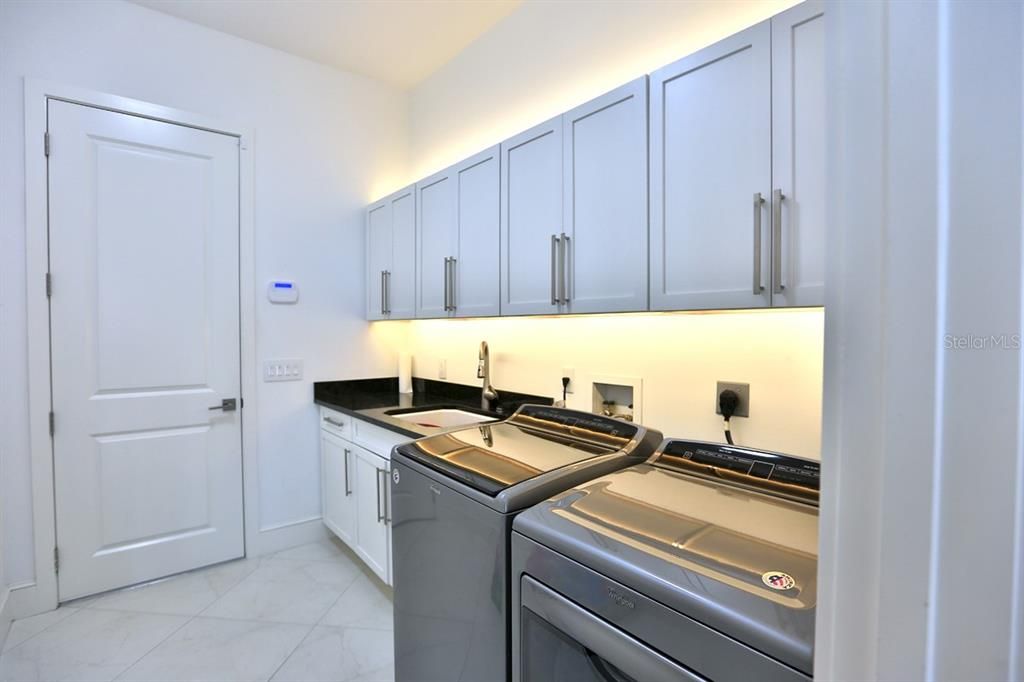 For Sale: $3,425,000 (4 beds, 5 baths, 5037 Square Feet)