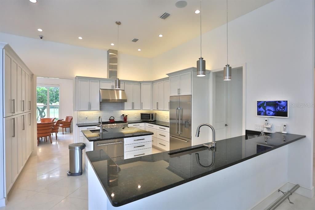 For Sale: $3,425,000 (4 beds, 5 baths, 5037 Square Feet)