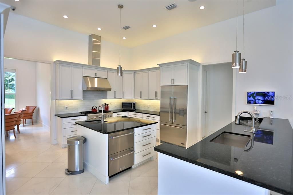 For Sale: $3,425,000 (4 beds, 5 baths, 5037 Square Feet)