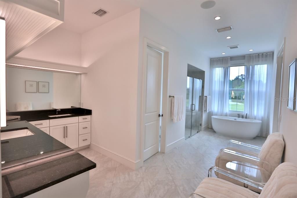 For Sale: $3,425,000 (4 beds, 5 baths, 5037 Square Feet)