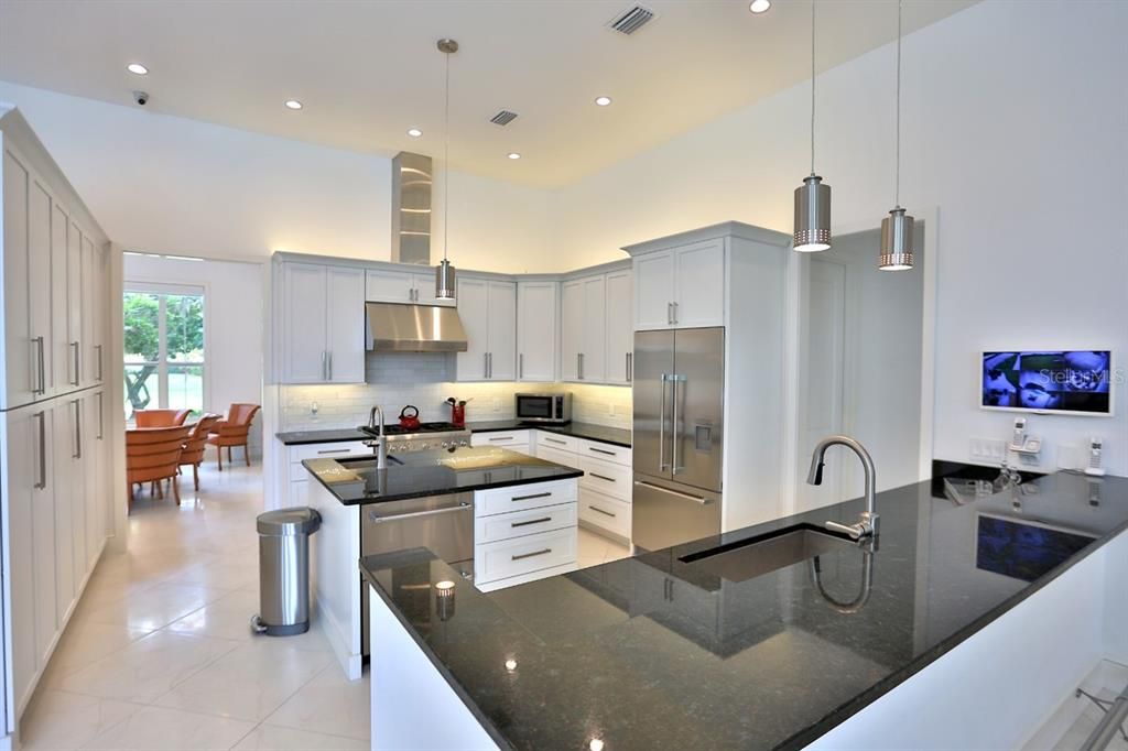 For Sale: $3,425,000 (4 beds, 5 baths, 5037 Square Feet)