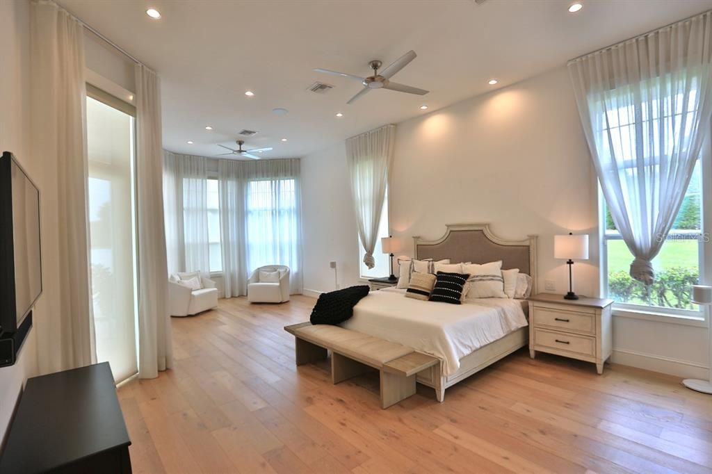 For Sale: $3,425,000 (4 beds, 5 baths, 5037 Square Feet)