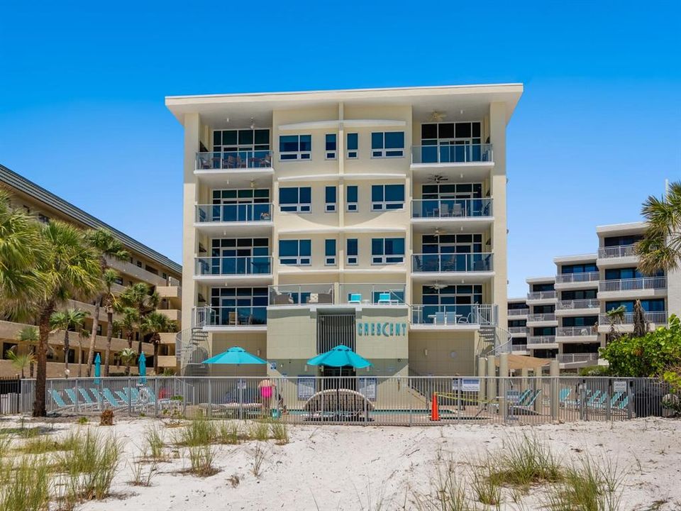 For Sale: $2,190,000 (3 beds, 2 baths, 1763 Square Feet)