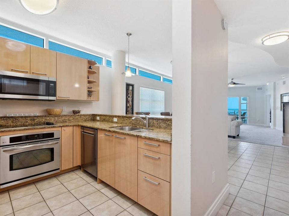 For Sale: $2,190,000 (3 beds, 2 baths, 1763 Square Feet)