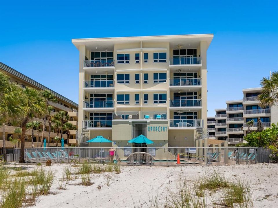 For Sale: $2,190,000 (3 beds, 2 baths, 1763 Square Feet)