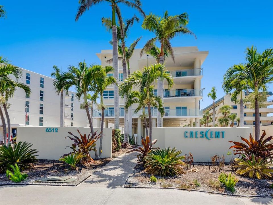 For Sale: $2,190,000 (3 beds, 2 baths, 1763 Square Feet)