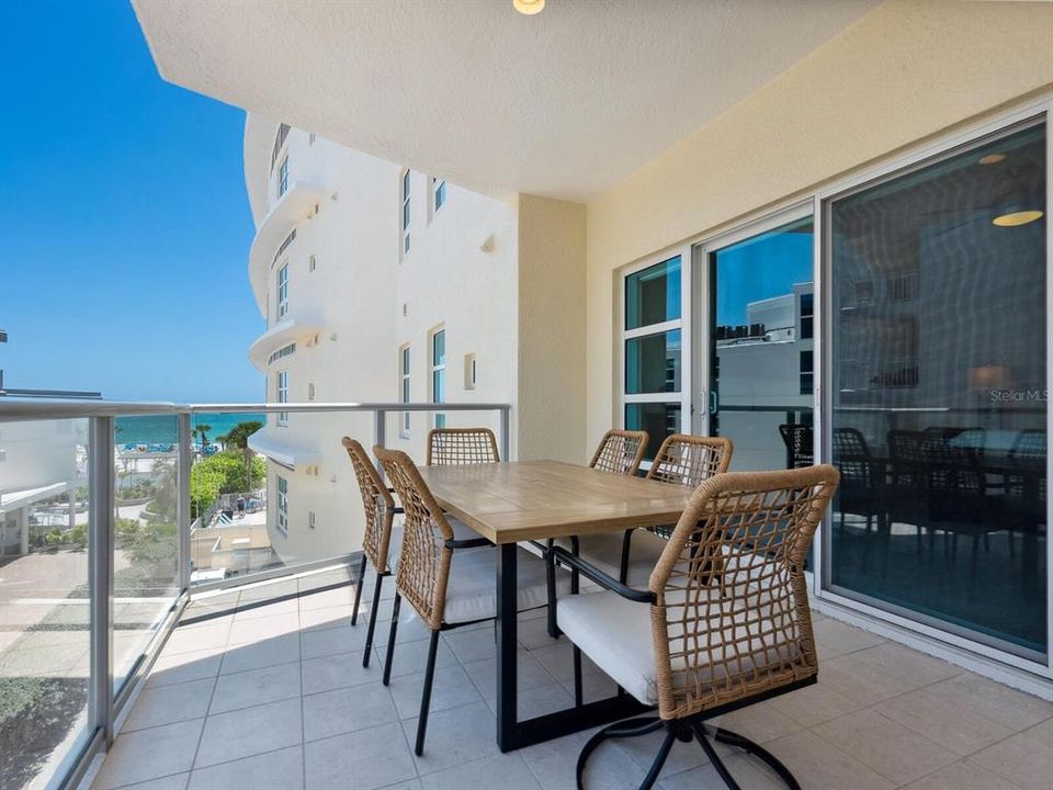For Sale: $2,190,000 (3 beds, 2 baths, 1763 Square Feet)