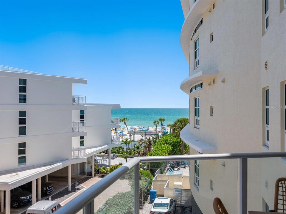 For Sale: $2,190,000 (3 beds, 2 baths, 1763 Square Feet)