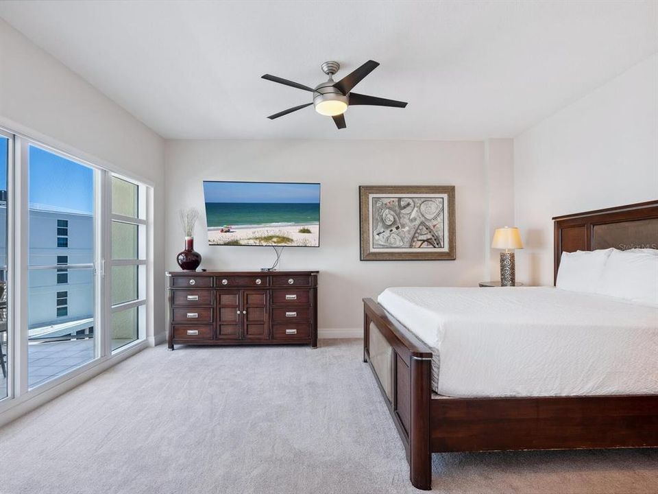 For Sale: $2,190,000 (3 beds, 2 baths, 1763 Square Feet)