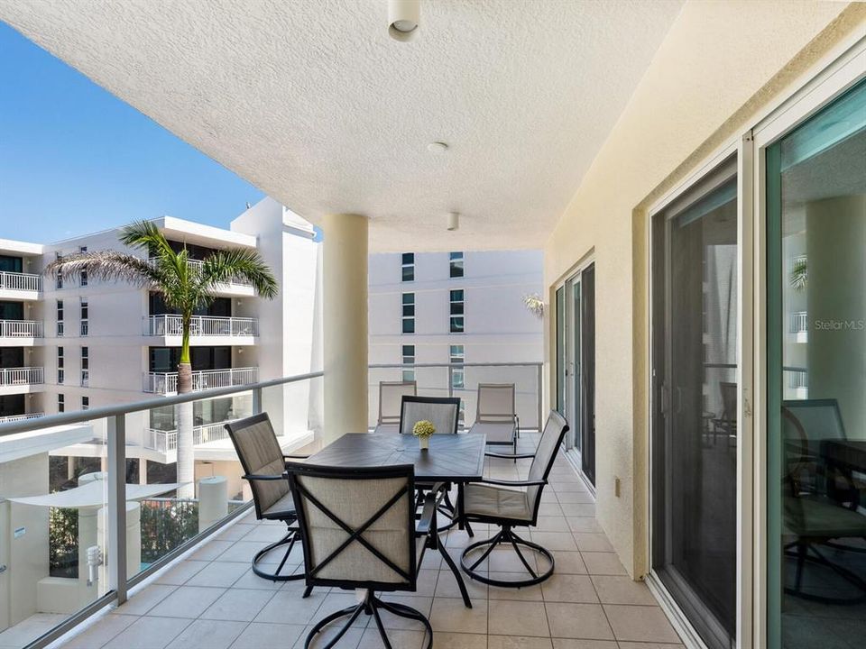 For Sale: $2,190,000 (3 beds, 2 baths, 1763 Square Feet)
