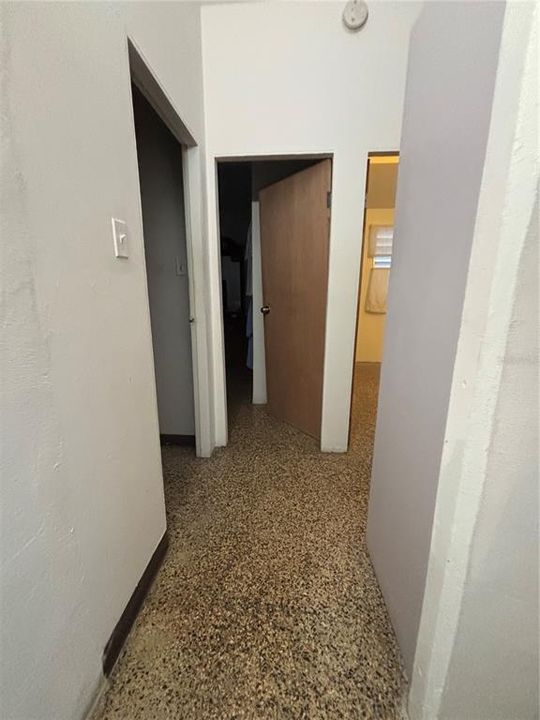 合同活跃: $175,000 (3 贝兹, 1 浴室, 3228 平方英尺)